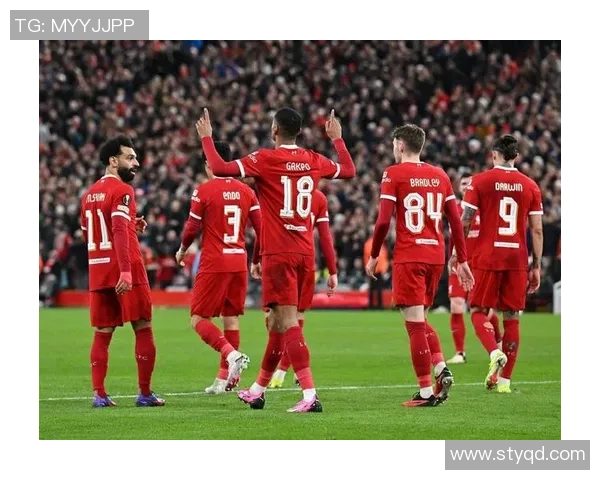 曼联与利物浦在欧联杯的巅峰对决引发球迷热议与期待 曼联与利物浦在欧联杯的巅峰对决引发球迷热议与期待